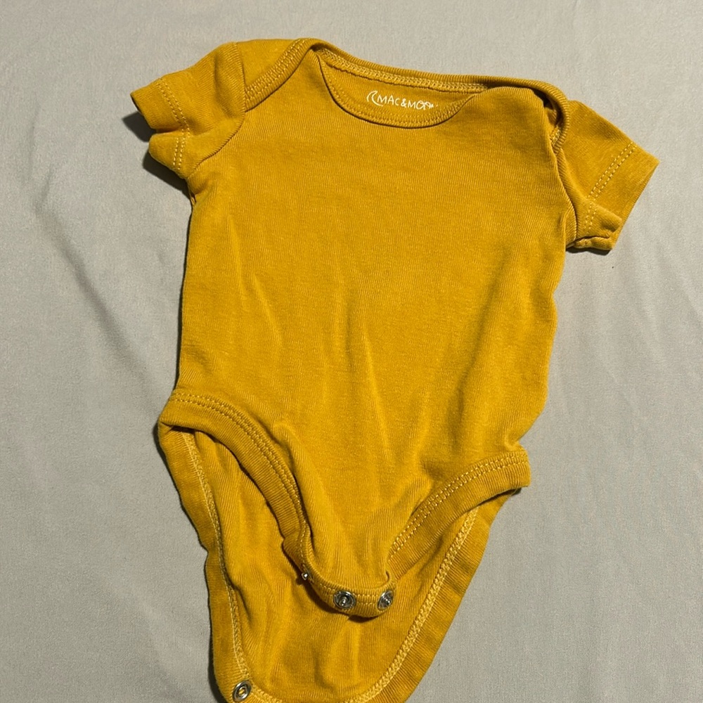Mac&Moon yellow onesie
